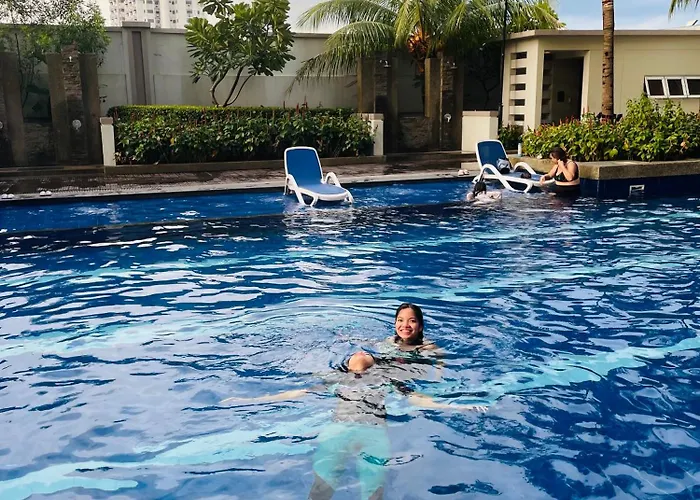 2 Bedroom With Parking Balcony Fully Furnished Free Wifi Pool * Manila
