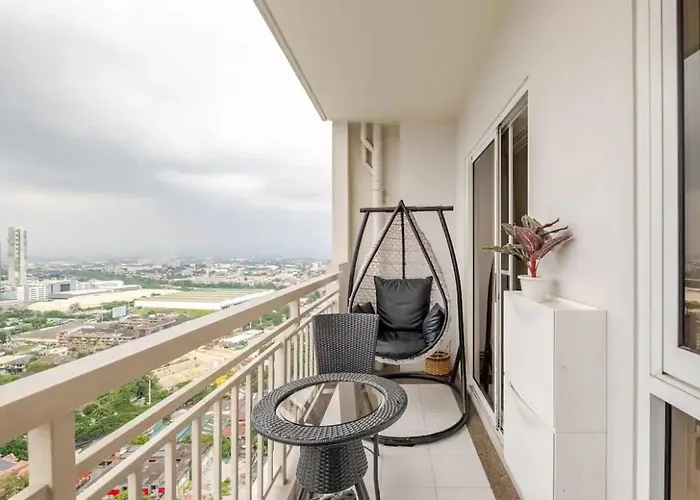2 Bedroom With Parking Balcony Fully Furnished Free Wifi Pool * Manila