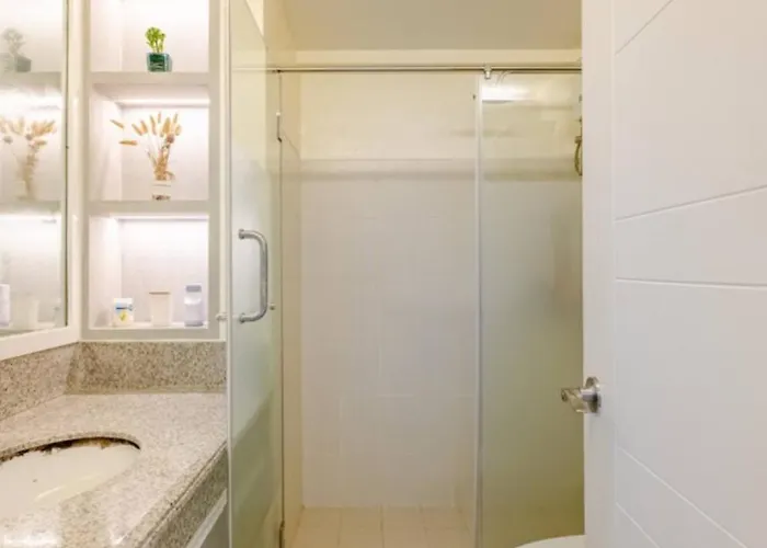 2 Bedroom With Parking Balcony Fully Furnished Free Wifi Pool Apartment *